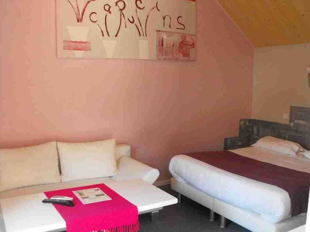 Logis Hotel Restaurant Les Capucins Avallon Exteriör bild