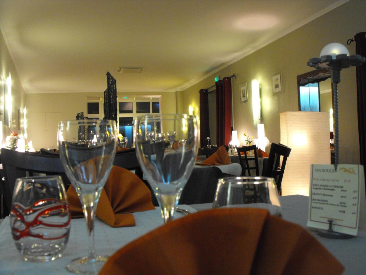 Logis Hotel Restaurant Les Capucins Avallon Exteriör bild