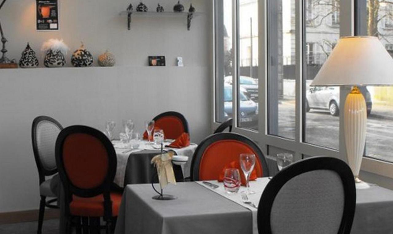 Logis Hotel Restaurant Les Capucins Avallon Exteriör bild