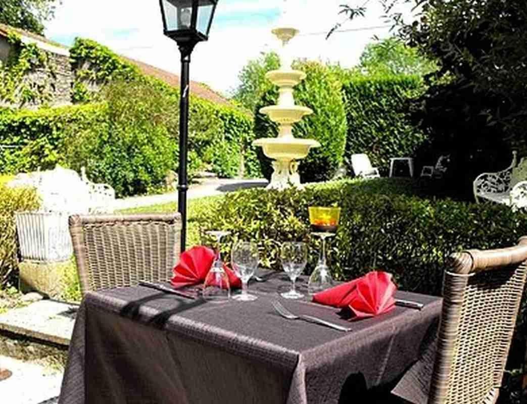 Logis Hotel Restaurant Les Capucins Avallon Exteriör bild