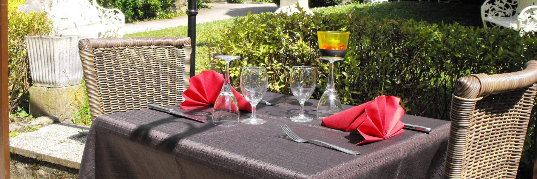Logis Hotel Restaurant Les Capucins Avallon Exteriör bild