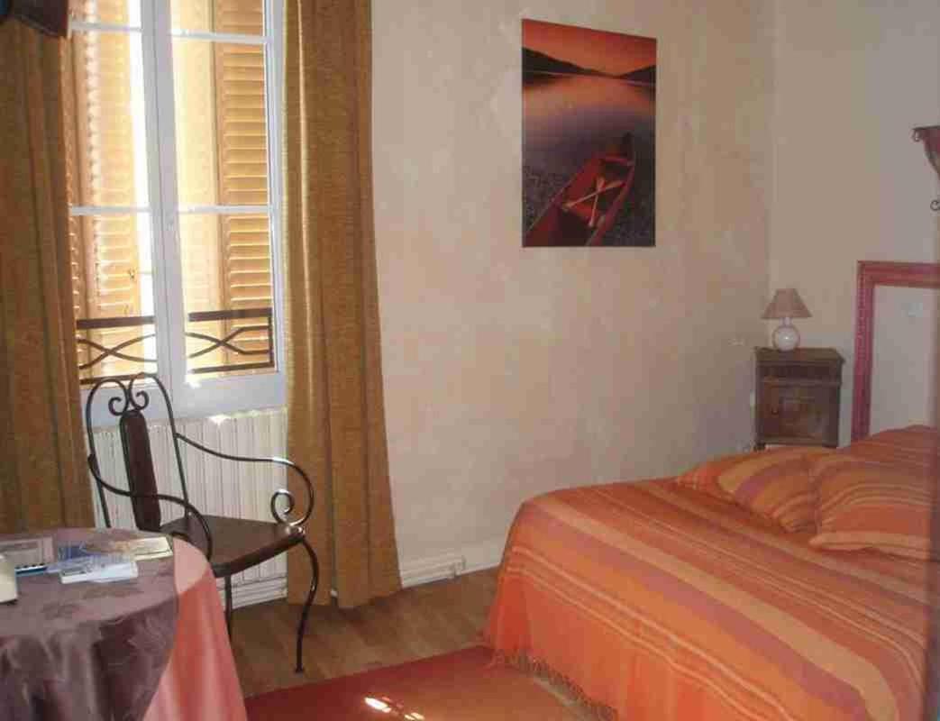 Logis Hotel Restaurant Les Capucins Avallon Exteriör bild