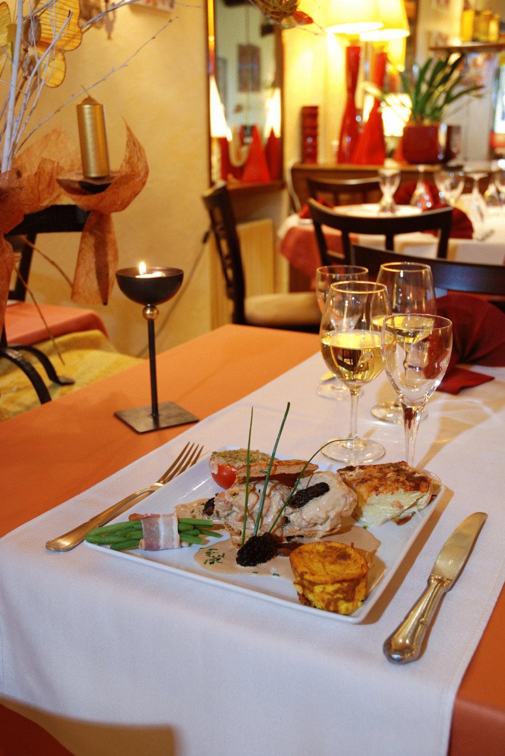 Logis Hotel Restaurant Les Capucins Avallon Exteriör bild